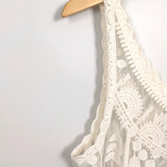 LOVE TREE | Ivory Sleeveless Blouse Tank Top | Size Medium - Picture 10 of 15